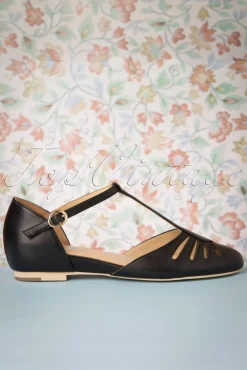 Shop Charlie Stone Singapore T-Strap Flats In Zwart