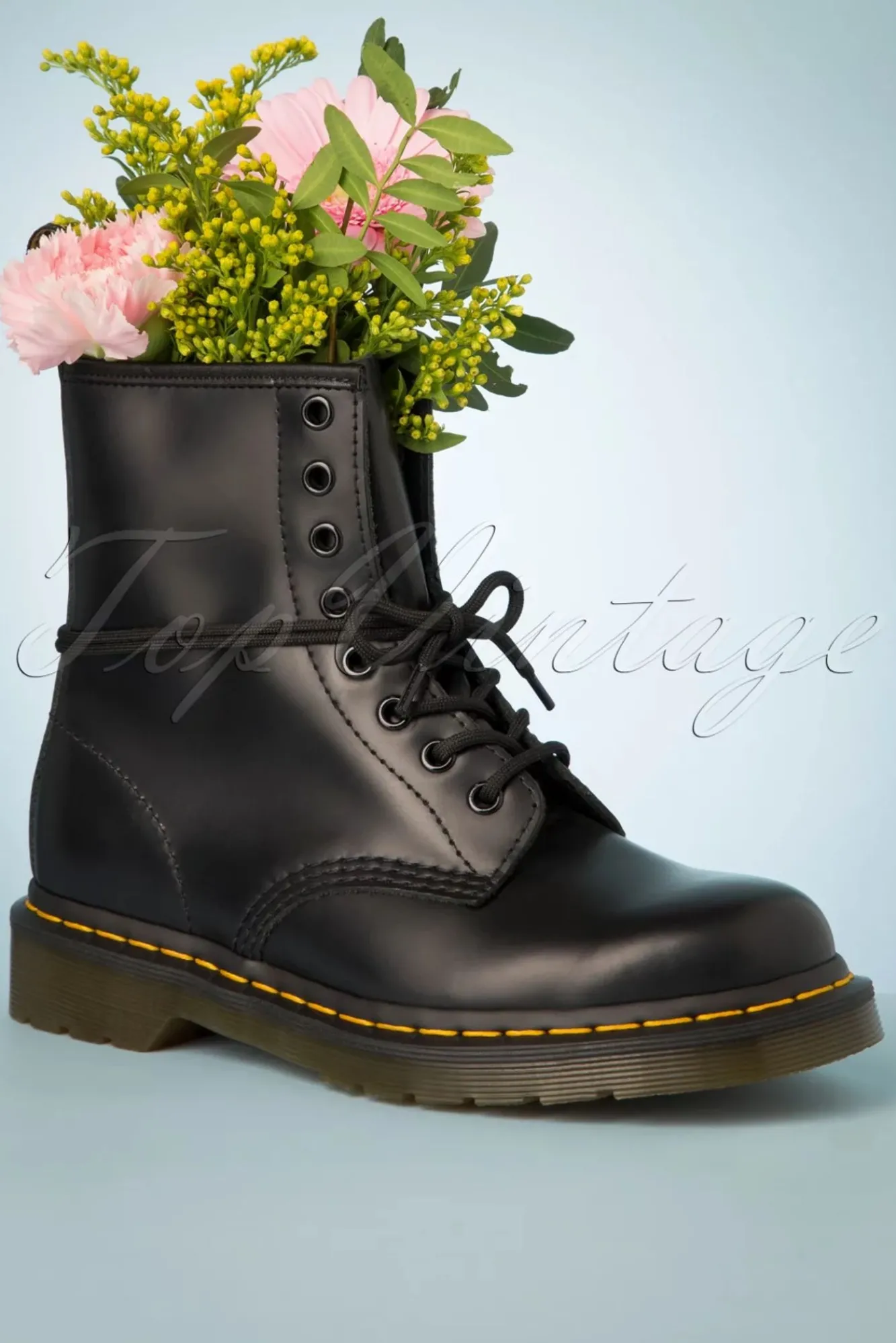 Shop Dr. Martens 1460 Smooth Enkellaarzen In Zwart