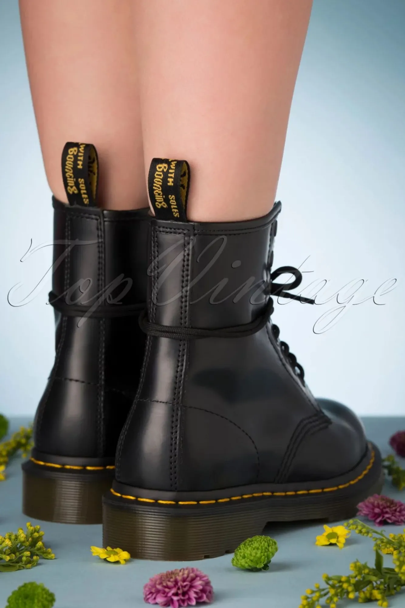 Shop Dr. Martens 1460 Smooth Enkellaarzen In Zwart