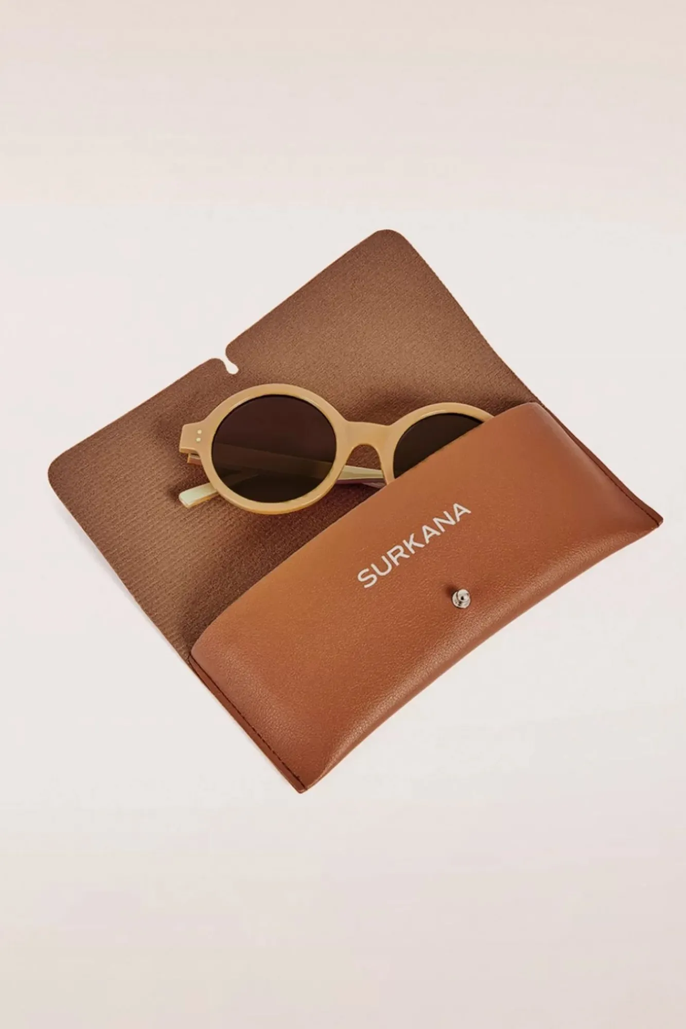 Best Sale Surkana Stay Shady Ronde Zonnebril In Latte